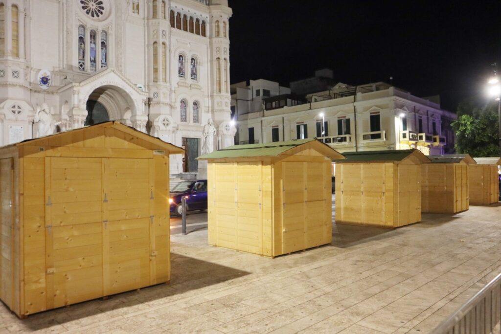 montaggio albero natale 2024 piazza duomo