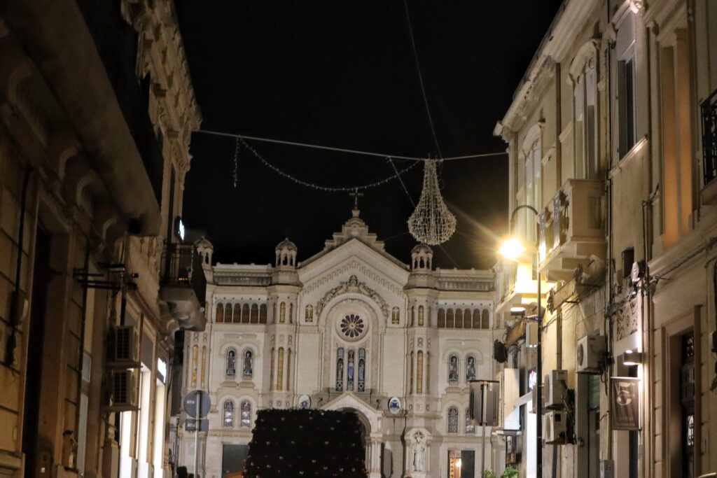 montaggio albero natale 2024 piazza duomo