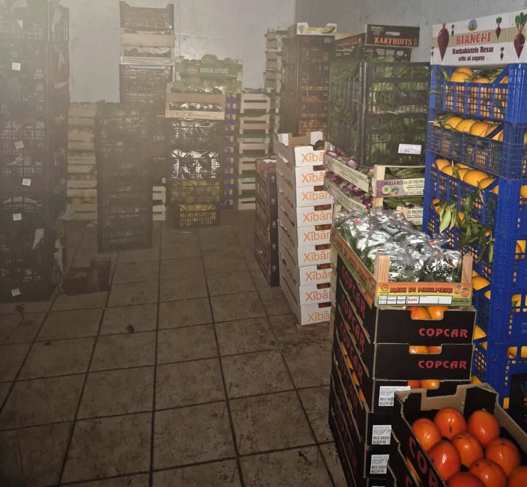 negozio di frutta scarse condizioni igienico sanitarie
