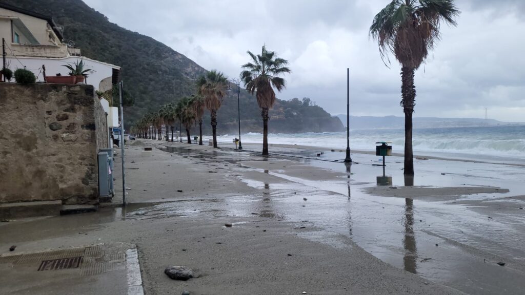 scilla mareggiata 23 dicembre 2024