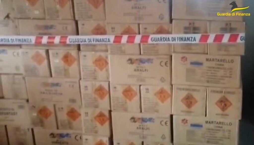 sequestro deposito fuochi d'artificio
