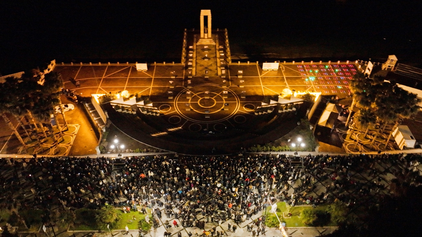 spettacolo droni natale 2024 reggio calabria arena dello stretto dall’alto di notte