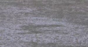 Campo di calcio allagato per la pioggia