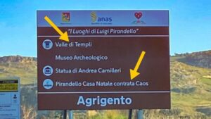 Cartelli stradali con errori Valle dei Templi