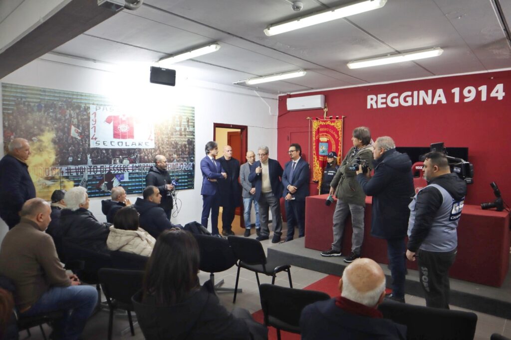 Cerimonia intitolazione sala stampa Granillo a Tonio Licordari