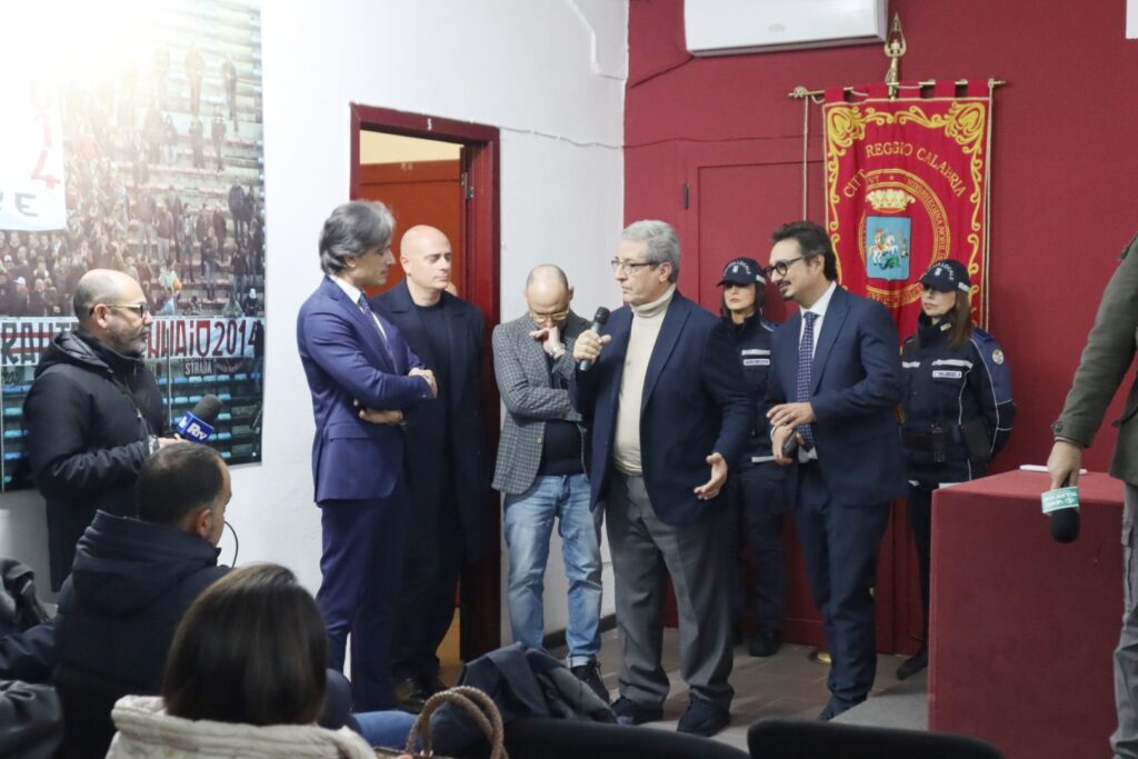 Cerimonia intitolazione sala stampa Granillo a Tonio Licordari