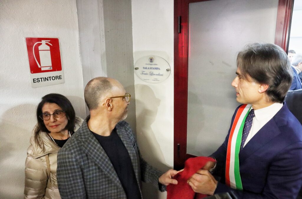 Cerimonia intitolazione sala stampa Granillo a Tonio Licordari