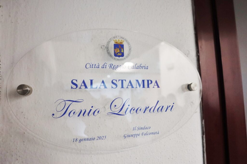 Cerimonia intitolazione sala stampa Granillo a Tonio Licordari