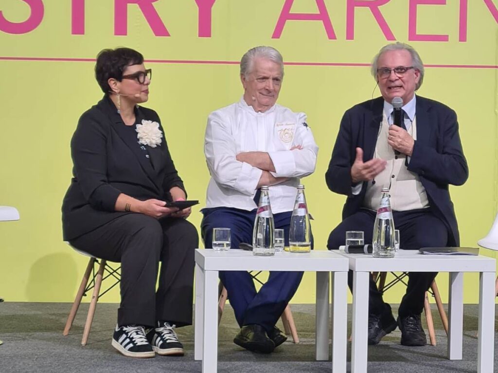 Iginio Massari premia Vittorio Caminiti
