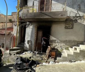 Incendio casa San Cipirello Palermo