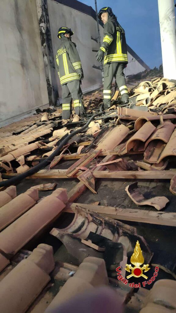Incendio tetto Casabona