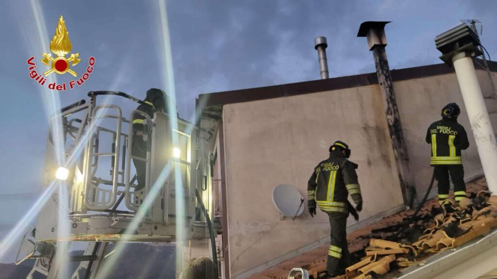 Incendio tetto Casabona