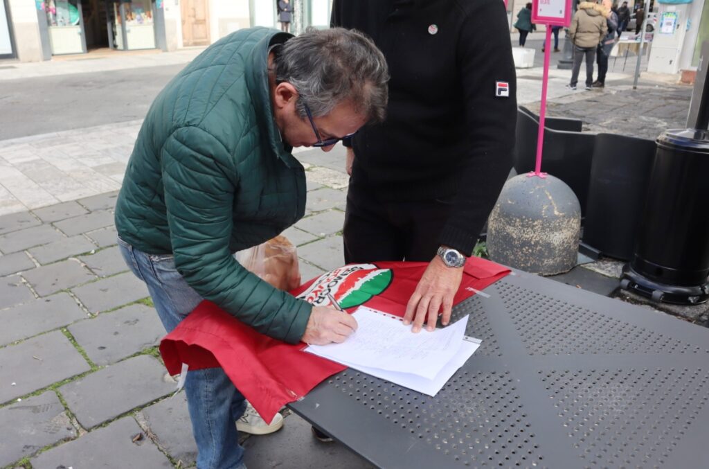 Raccolta firme Piazza del Popolo