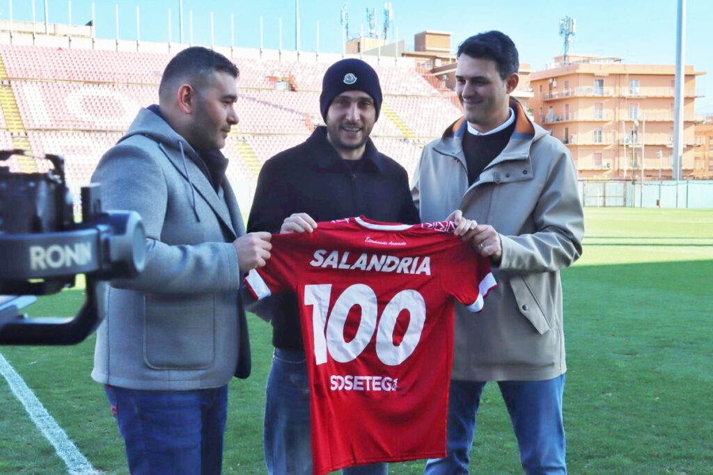 Reggina-Città di Sant'Agata premiazione maglia 100 presenze Salandria
