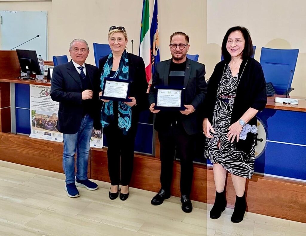 Riconoscimento Preside Russo Prof Oliva decennale Erasmus Piria Rosarno