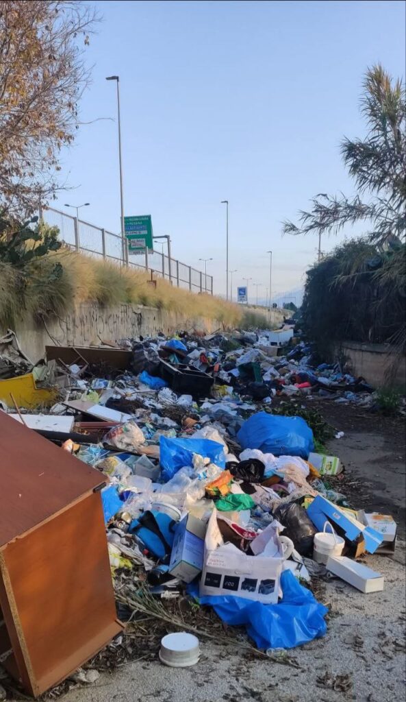 Rifiuti vicino ospedale Cervello Palermo