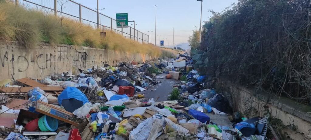 Rifiuti vicino ospedale Cervello Palermo