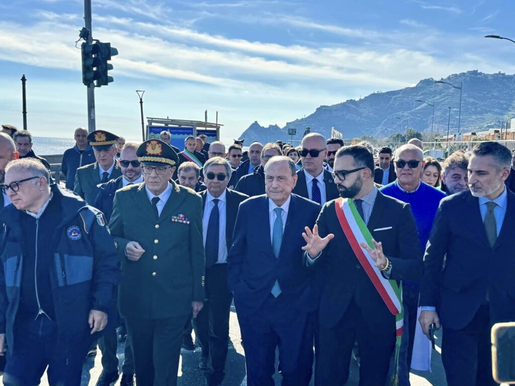 Schifani a Santa Teresa di Riva