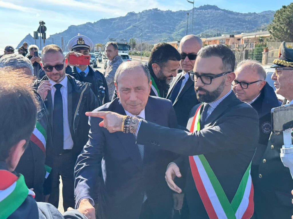 Schifani a Santa Teresa di Riva