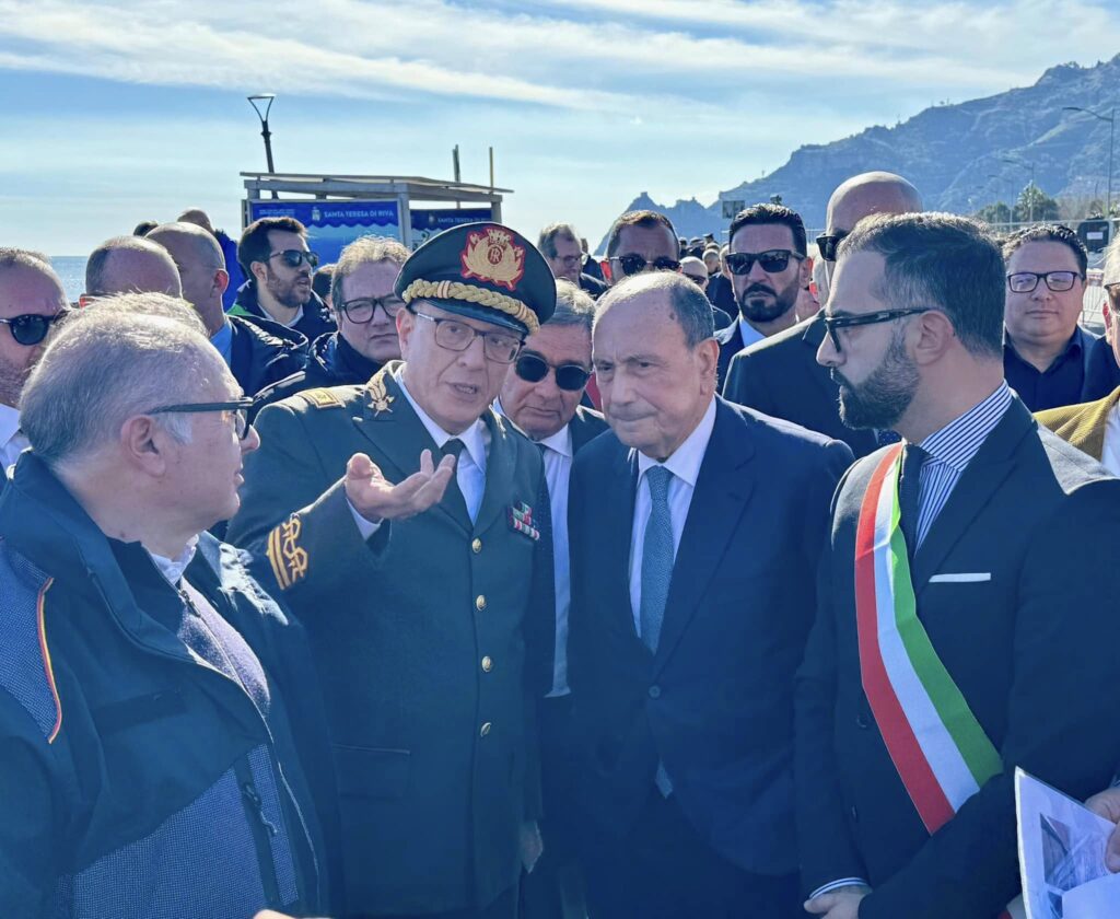 Schifani a Santa Teresa di Riva