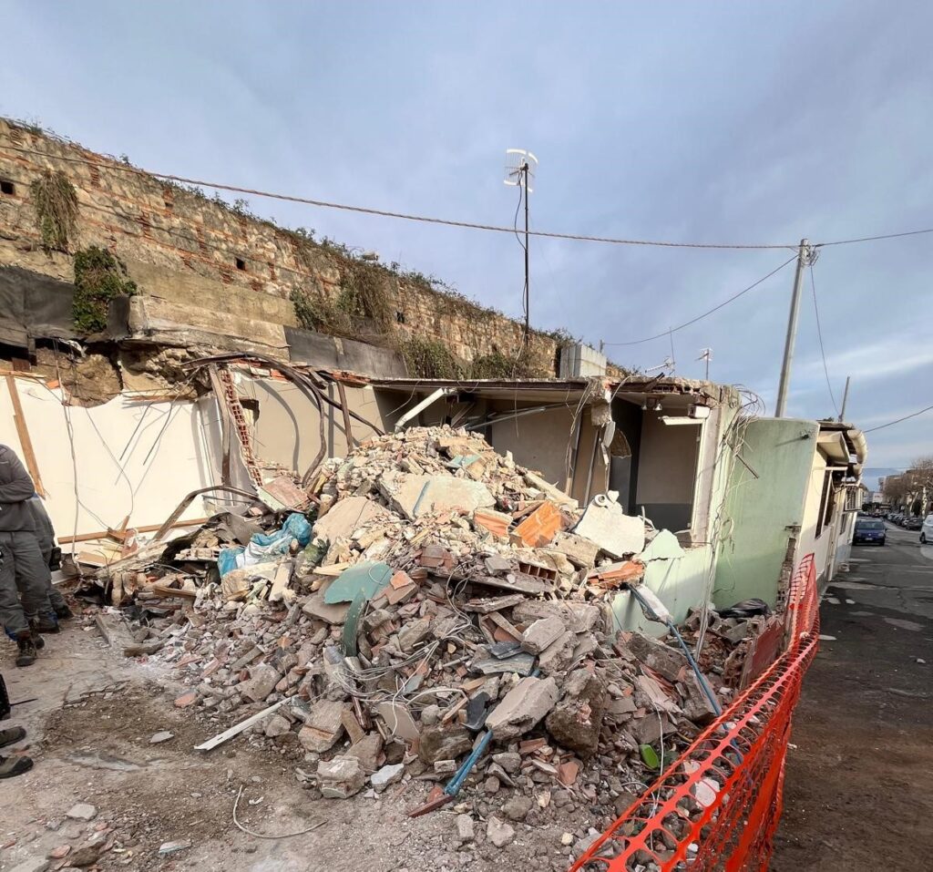 baracca demolita cabina