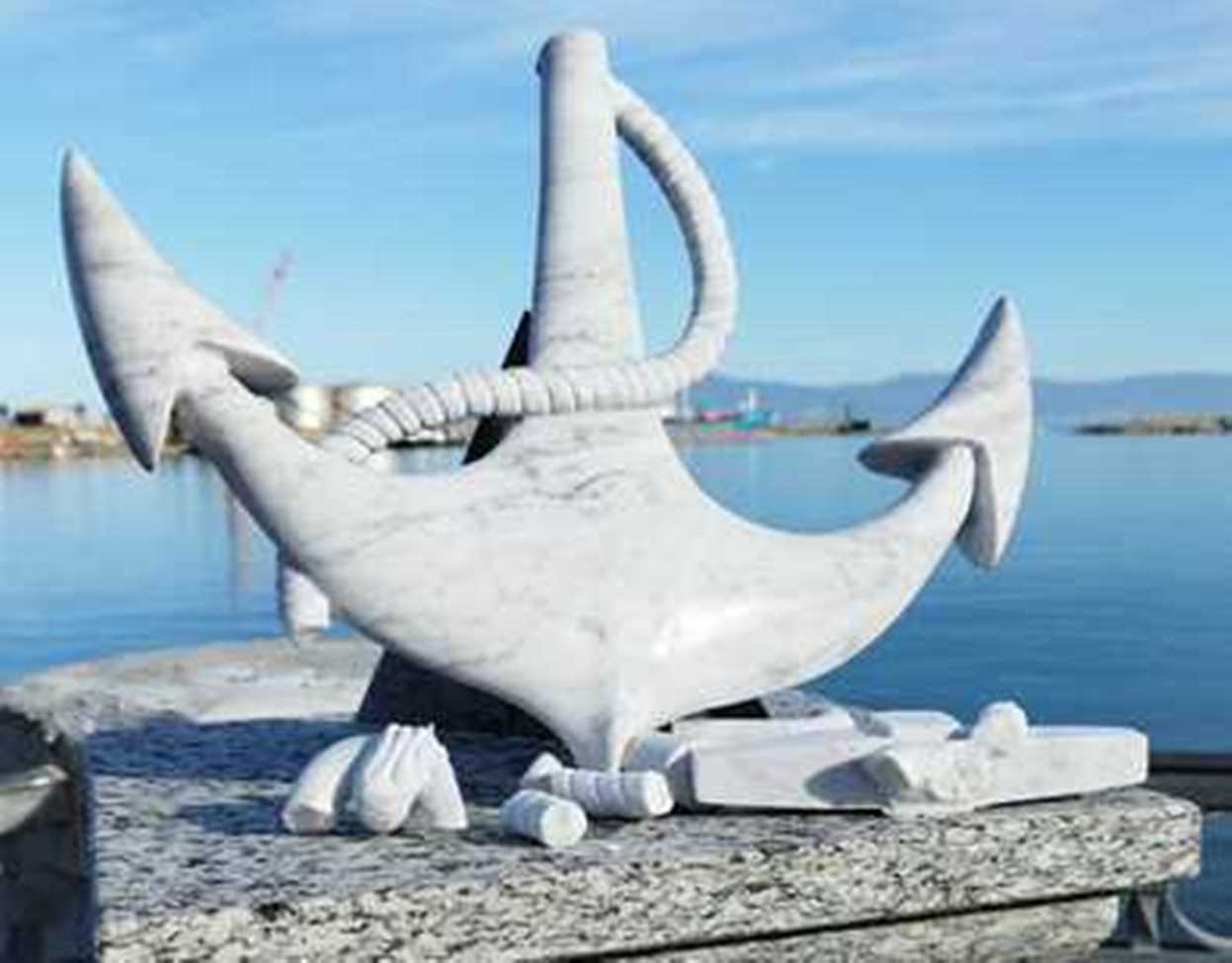 danneggiamento monumento capitano de grazia