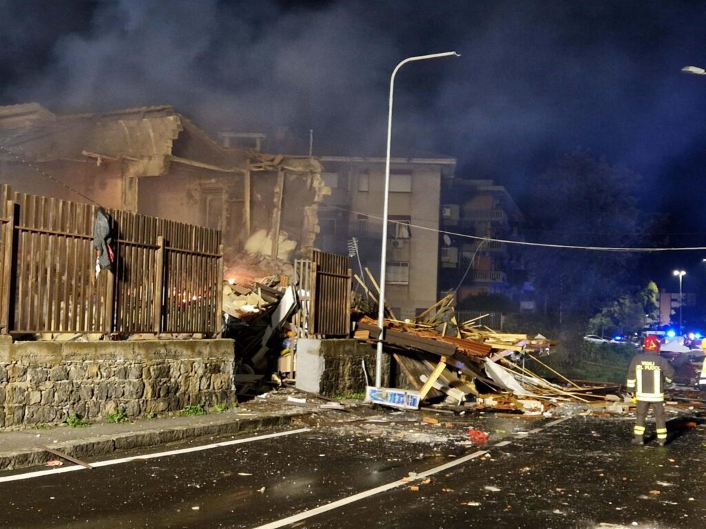 Esplosione gas a Catania