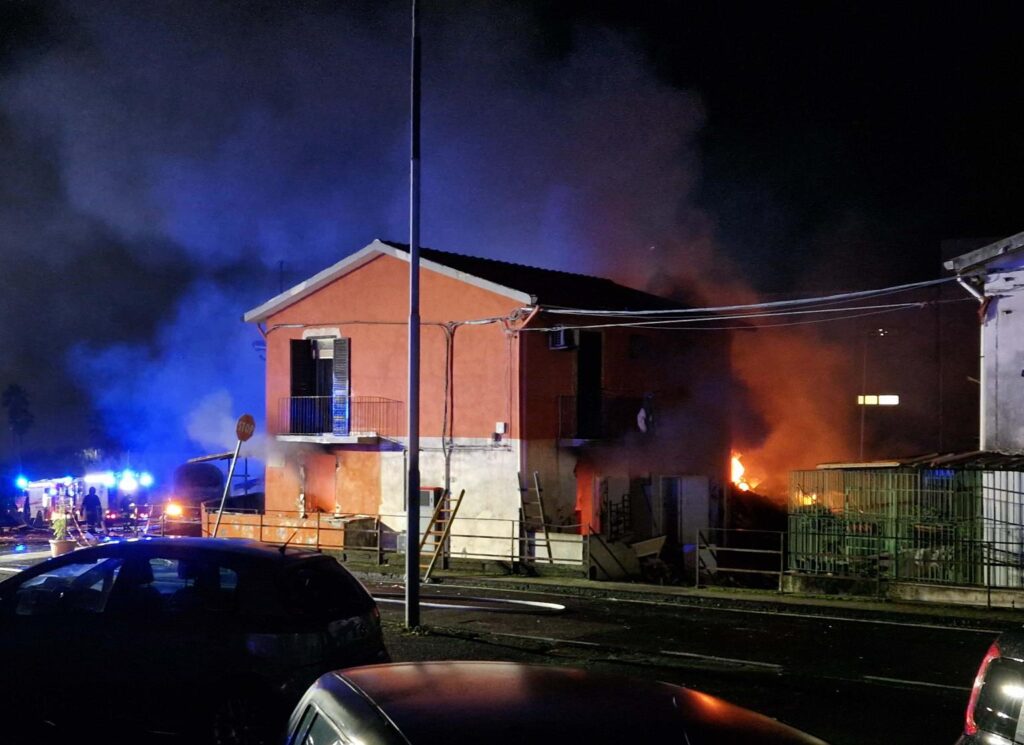 Esplosione gas a Catania