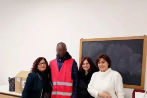 giubbotti catarifrangenti donati ai migranti