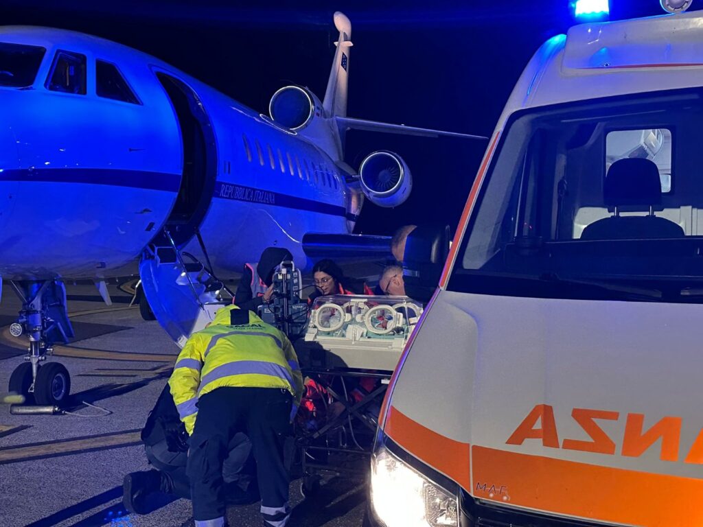 neonato trasportato d'urgenza da lamezia a roma