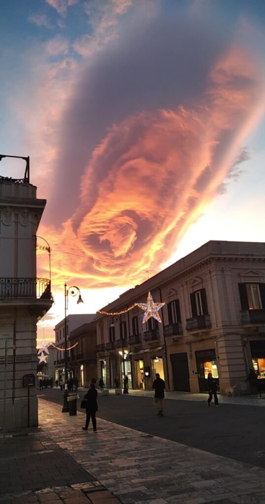 nubi lenticolari reggio calabria 10 gennaio 2024