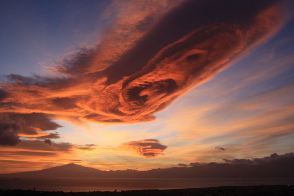 nubi lenticolari reggio calabria 10 gennaio 2024