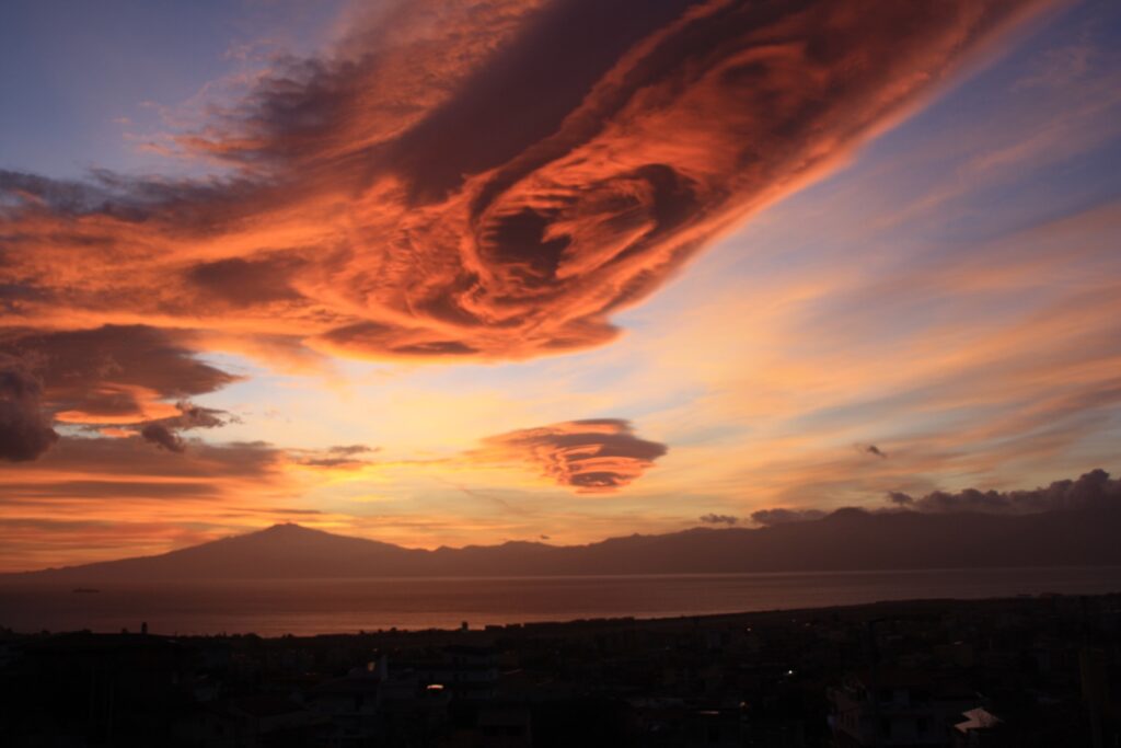 nubi lenticolari reggio calabria 10 gennaio 2024