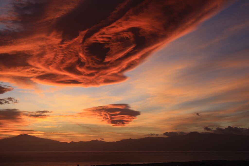 nubi lenticolari reggio calabria 10 gennaio 2024