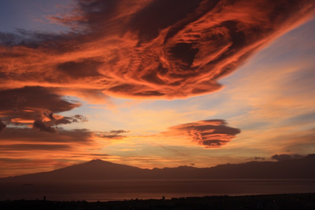 nubi lenticolari reggio calabria 10 gennaio 2024
