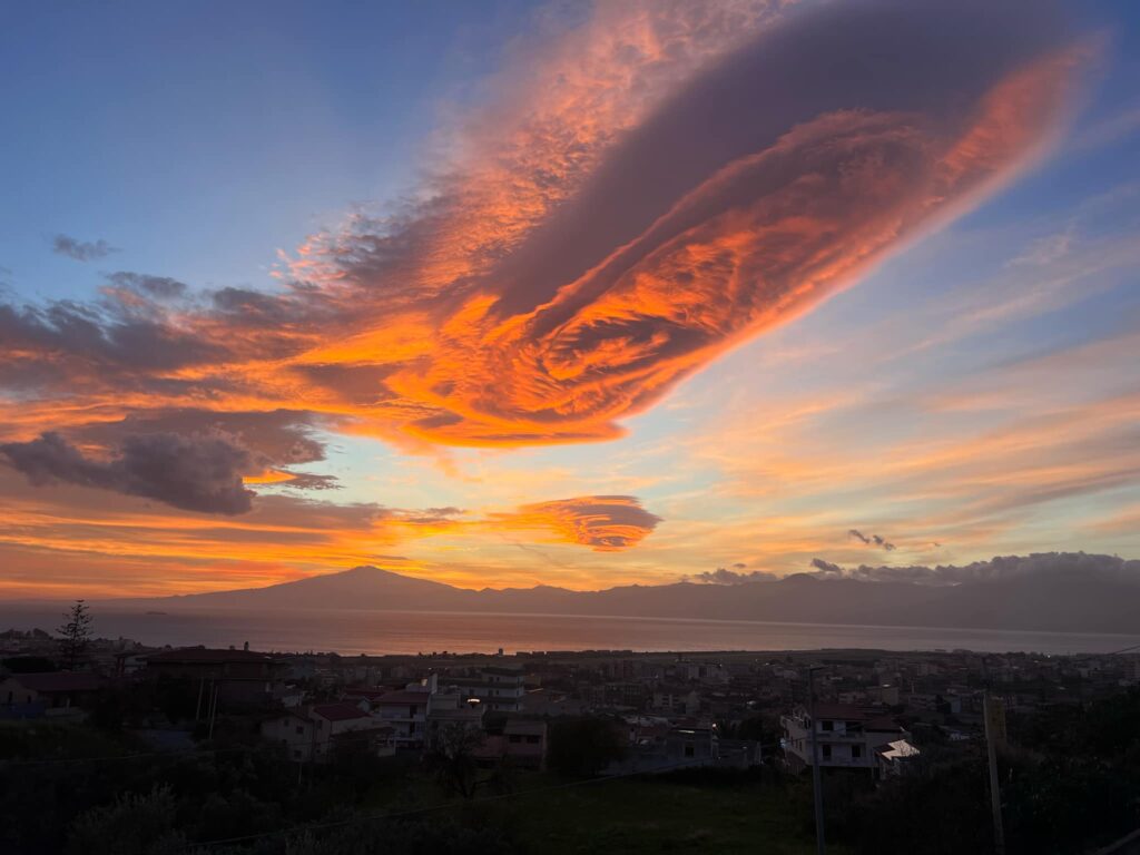 nubi lenticolari reggio calabria 10 gennaio 2024