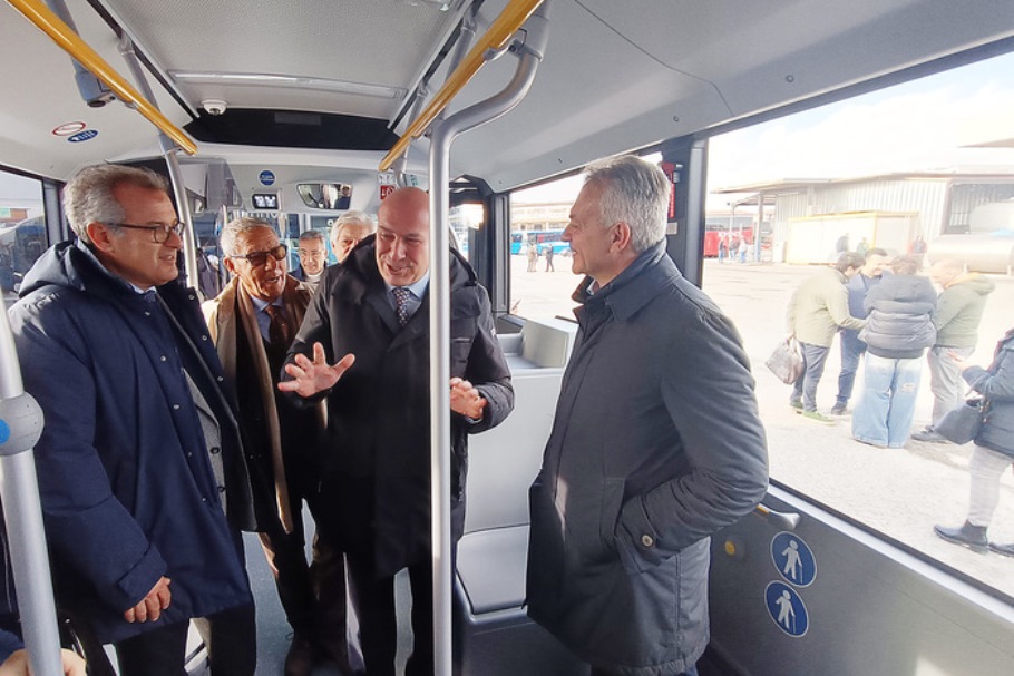 nuovi autobus ibridi crotone