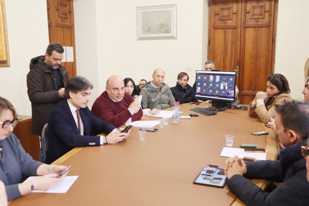 Commissione su Piazza Popolo Reggio Calabria (1)