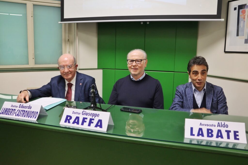 Conferenza stampa su rimonzione targa Palazzo della Cultura Eduardo Lamberti Castronuovo Giuseppe Raffa e Avvocato Aldo Labate
