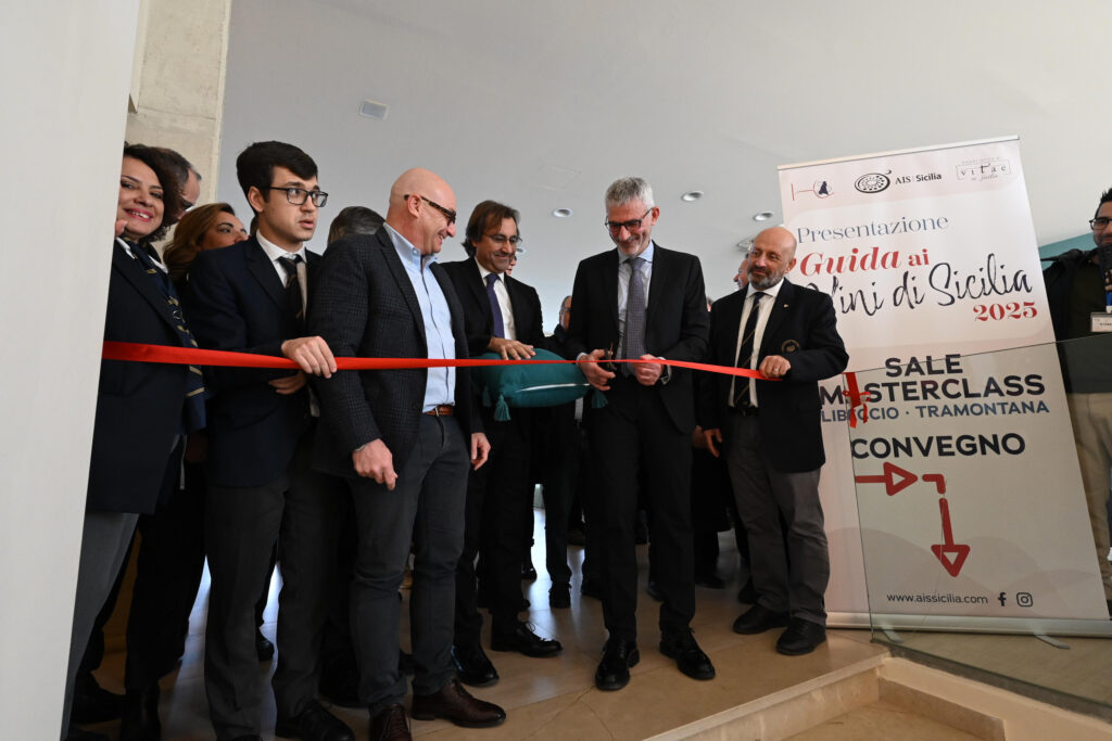Guida Ais Sicilia 2025 taglio del nastro Ragusa - Poggio del Sole Hotel
