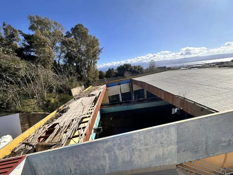 Polo Cappuccini-Messina_vista su tetto crollato nella piscina da 33 m