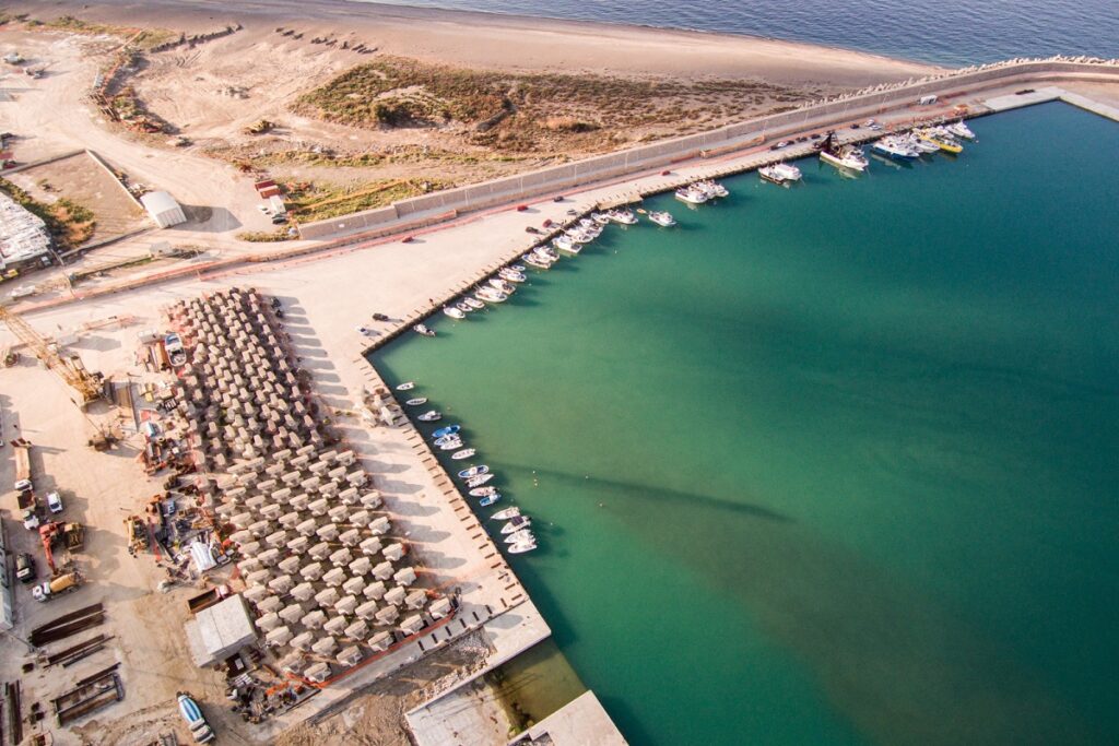 Porto Sant'Agata di Militello lavori dall'alto