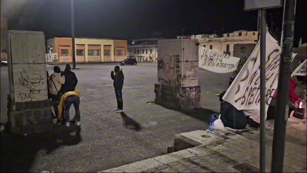 Protesta Piazza del Popolo Reggio Calabria