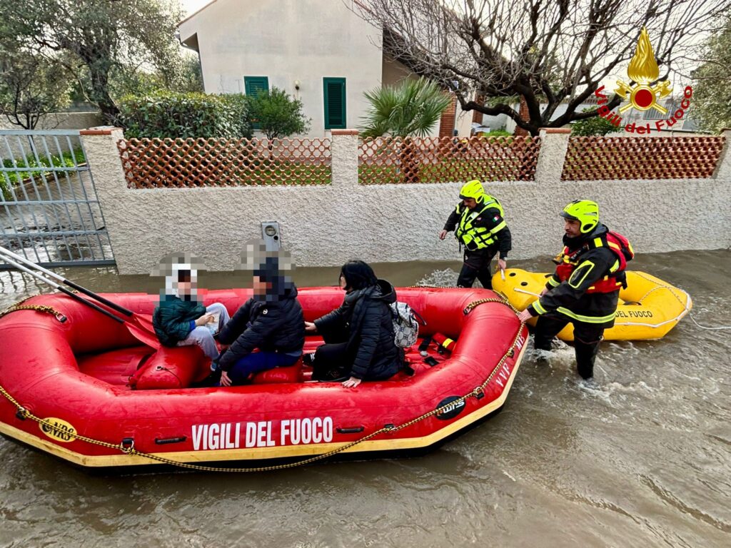 Salvataggio Vigili del Fuoco Messina - Maltempo