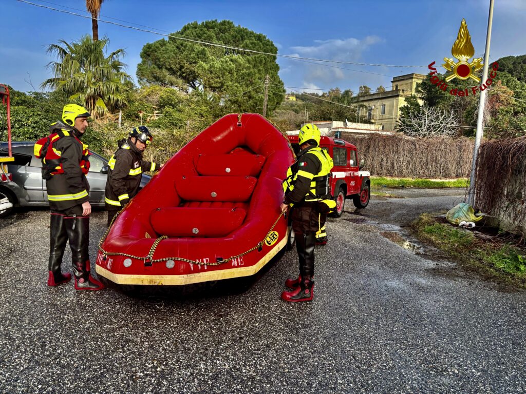 Salvataggio Vigili del Fuoco Messina - Maltempo