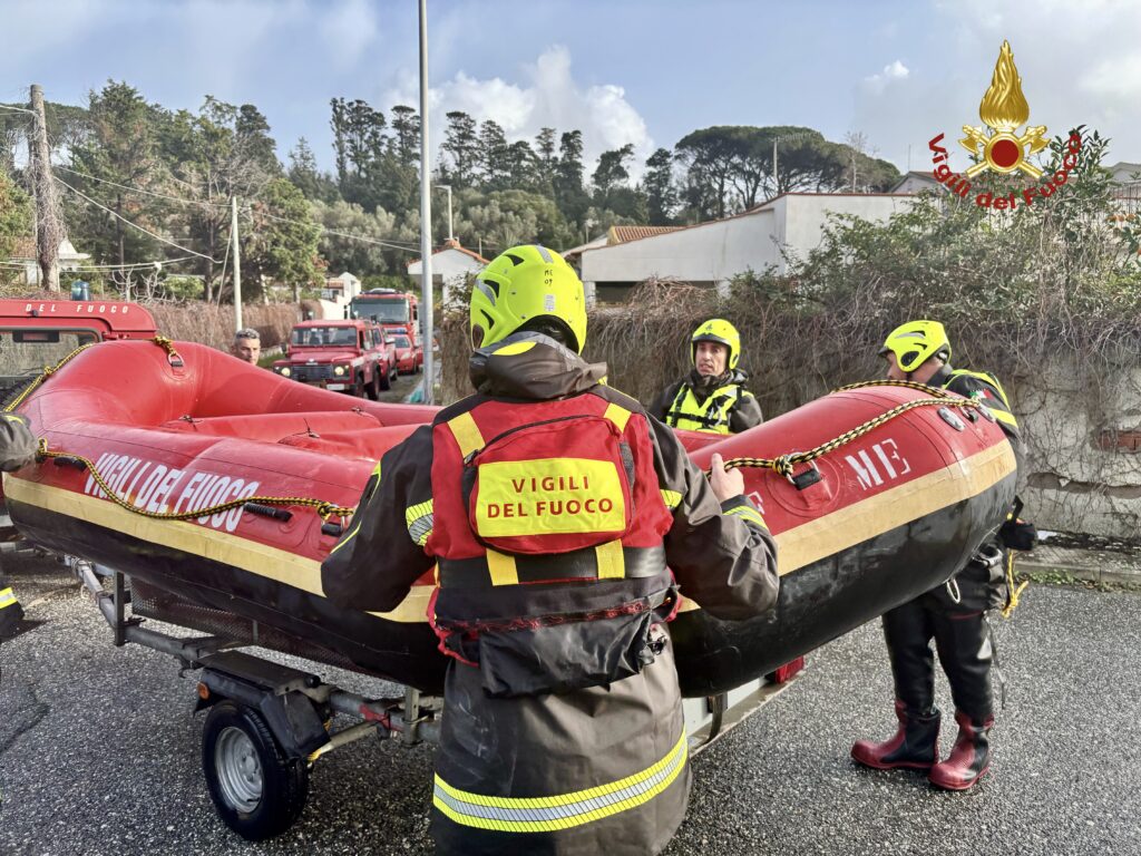 Salvataggio Vigili del Fuoco Messina - Maltempo
