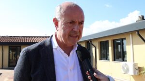 Sindaco Pippo Midili durante conferenza ASP ME su ambulatori di prossimità