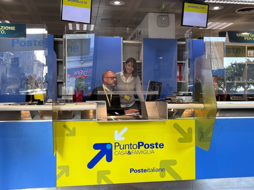 Uno sportello Poste Casa e Famiglia