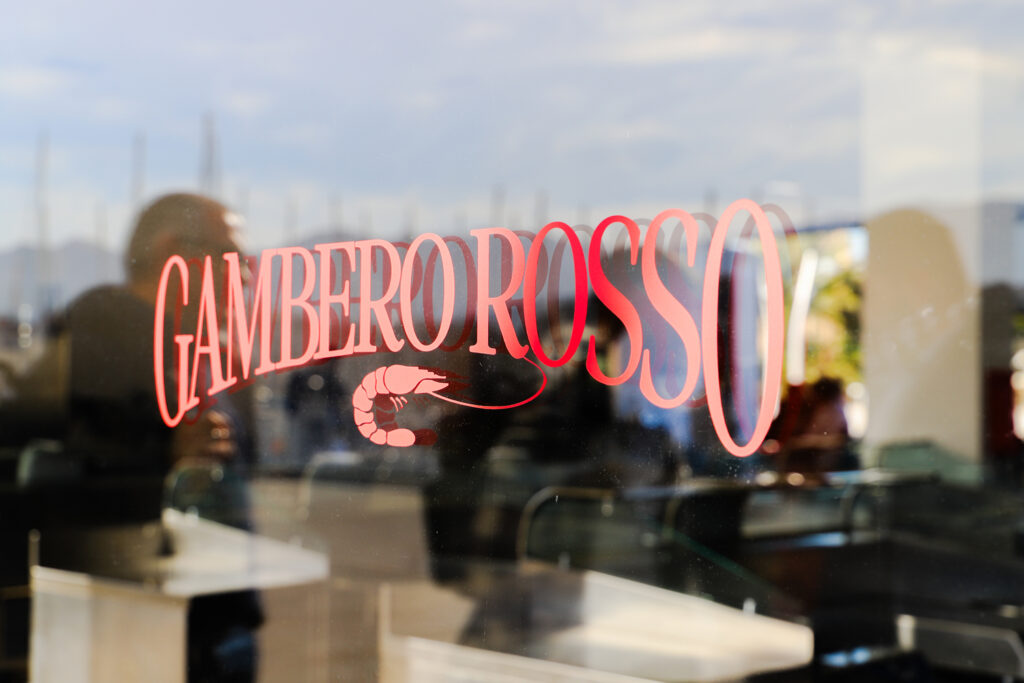 Vetrata Gambero Rosso dell'Academy palermitana al Molo Trapezoidale