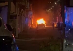 auto in fiamme